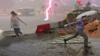 АПОКАЛИПСИС В МОСКВЕ 29.06.2021. Суперливень уничтожил Москву! летают люди, падают краны и крыши