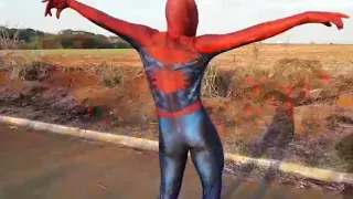 Homem ARANHA dançando A-HA