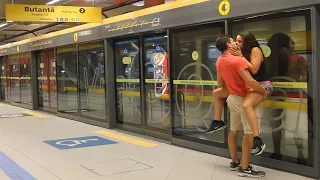 Kissing Prank - Kissing HOT girls BRAZIL SUBWAY