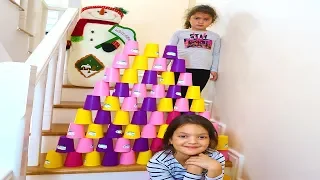 Masal Renkli Bardaklarla Merdivene Piramit yaptı! Colored Cups and Öykü Pyramid Children's Video