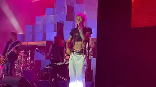 Machine Gun Kelly - kiss kiss (live in Budapest 26.06.2023)