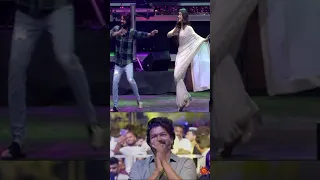 Vijay Thalapathy reacts Rashmika Dance performace ranjithame #vijay #dance #actressrashmika