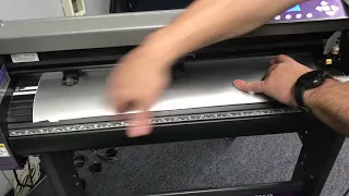 Adjusting the settings on the vinyl cutter