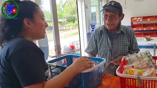 Cornelio comprando en Mini Super R.M. Sicán