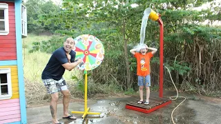 LUCAS E PAPAI BRINCAM DE FAZER  MÍMICAS