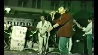 [VIDEO] Παύλος Σιδηρόπουλος (Live στην Πλατεία Κοτζιά, 1987)