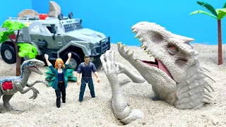 Dangerous Dinosaurs in Sand! Dinosaur Battle