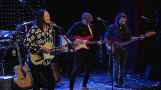 Robben Ford playing "Jealous Guy" with Björn Thoroddsen