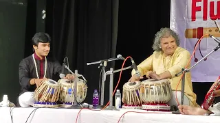 Pandit Ramdas Palsule ji playing a wonderful Kayda with Disciple Hemant Joshi at Bangalore Concert.