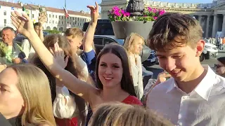 МЕДЛЯК!❤️❤️❤️ УЛИЧНЫЕ МУЗЫКАНТЫ! 🥁🎸🌟В ДЕНЬ ВЫПУСКОГО🎉💐 ГРУППА АЙДАХО ВЫСТУПАЕТ НА НЕВСКОМ!🥁💓#id_aho