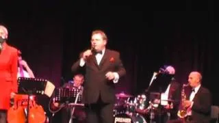 "Sinatra Tribute Act" Frank Holden performs New York, New York