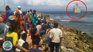 Pengunjung Pantai Gempar!Tiba² Muncul Sosok Penampakan Makhluk Raksasa Di Tengah Laut, Apa ini ?