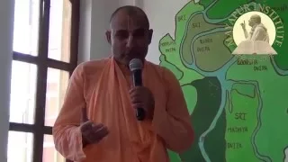 HH Bhakti Brihad Bhagavat Swami addressing students on graduation Ceremony 2015 16