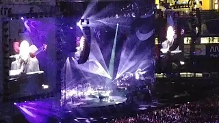 Billy Joel performs Piano Man