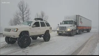 Jeep driver pulls stranded cars, tractor trailers to safety during storm