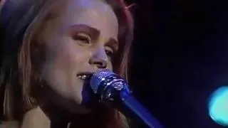 Belinda Carlisle - Heaven Is A Place On Earth (Live 1990)