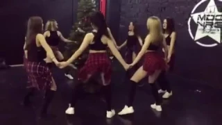 NEW YEAR TWERK. KHOROVOD. RUSSIA. CHRISTMAS BOOTY DANCE.