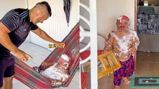 LEÔNCIO ACORDA PILILIU COM ESPUMA E TINTA DE CARNAVAL 🤣 | PILILIU DA RESENHA