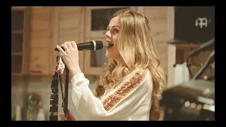 Veronika Rabada - Listom jabloní (Ľudová pieseň)