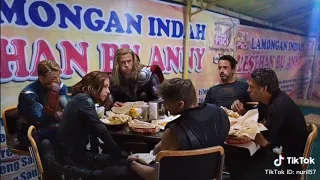 Avengers makan di warteg