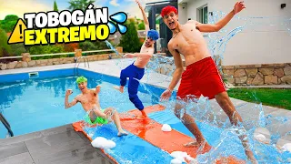 CONSTRUI UN TOBOGAN DESLIZANTE A LA PISCINA!