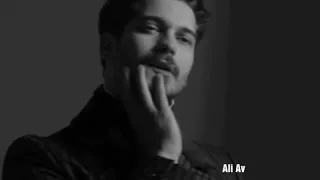 Cagatay ulusoy  le comería esa boquita de cereza 😜