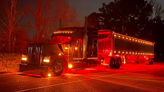 2022 Kenworth w990 pulling a 2023 timpte super hopper