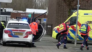 Politie brengt Mobiel medisch team met spoed naar gevallen leerling in gymzaal