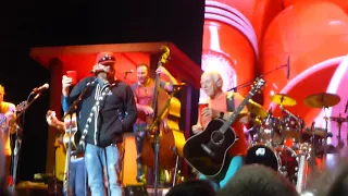 Toby Keith with Jimmy Buffett - Red Solo Cup