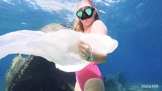 Underwater dancing