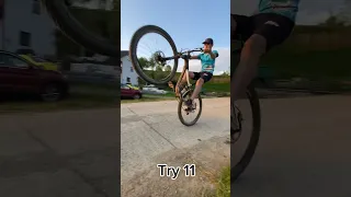 I'm trying to do it manually on the bike || #short #viral #bike #try
