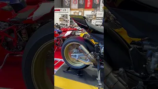 Rate the sound of this RSV4 Factory?