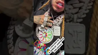 6ix9ine flexing 100k cash and 2 million in jewelry 🔥💸