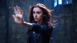 بنت لديها قدرات سحرية من الطفولة تجعلها تتصدى لجيش من السحرة ومصاصين الدماء | The Mortal Instruments