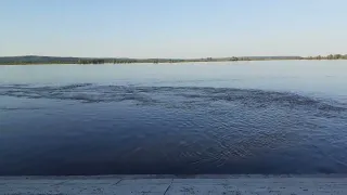 Страшный водоворот на реке КАМА A terrible whirlpool on the KAMA River