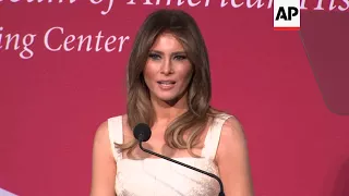 Melania Trump donates gown to Smithsonian