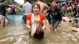 Thousands of people participate in the festival of catching fish by hand in the cold water stream