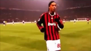 Роналдиньо : Лутшиє моменти в Милане.