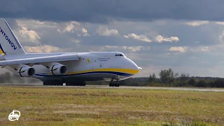 An-124 is approaching under condition of side wind/Посадка літака Ан-124