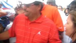 MICHAEL JORDAN signing some autographs in BAHAMAS Jan 23 2010