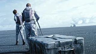 They must carry a 500Kg Metal BOX to escape this planet of deadly creatures | Movie Recap