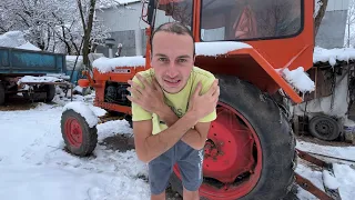 Cald în bătrânul tractor, frig afară!