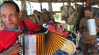 Otilio Santana tocando Merengue Ripiao