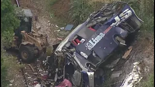 Ônibus cai de viaduto em rodovia de Minas e mata 18 passageiros