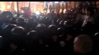 В Киеве на Майдане митингующих попытались спровоцировать на драку видео video