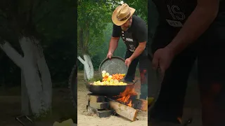 Chef Hermit Cooked Live Crayfish in a Cauldron over a Fire! The Best Beer Snack