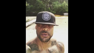 BOOBA attaqué par un éléphant au Gabon.