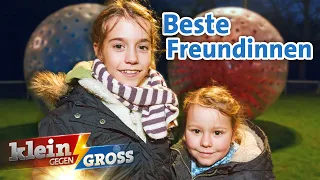 Greta und Thea machen alles zusammen! | Klein gegen Groß