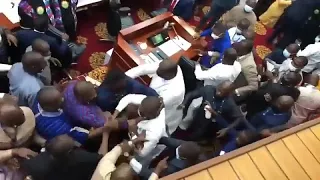 Le vote d'une taxe dégénère en bagarre au Parlement Ghanéen