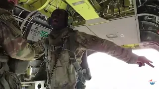 500 paratroopers jump from CH-47 Chinooks